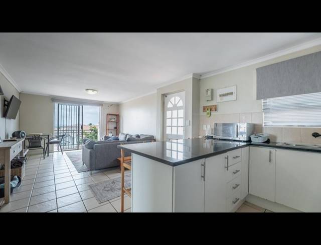 2 BEDROOM APARTMENT FOR SALE IN VREDEKLOOF HEIGHTS